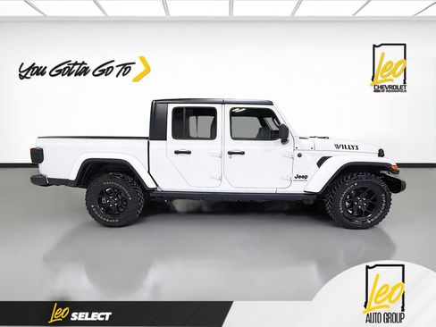 Used 2024 Jeep Gladiator Sport image 4