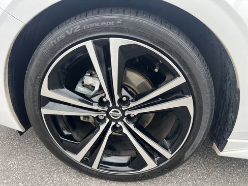 Certified 2021 Nissan Sentra SR image 9