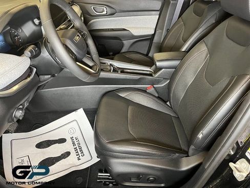 Used 2023 Jeep Compass Latitude image 19