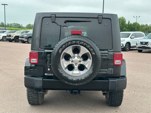 Used 2018 Jeep Wrangler Unlimited Sahara AWD/4WD image 36