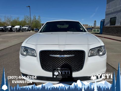 Used 2017 Chrysler 300 C AWD/4WD image 8