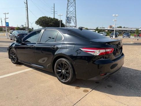 Used 2018 Toyota Camry LE FWD image 4