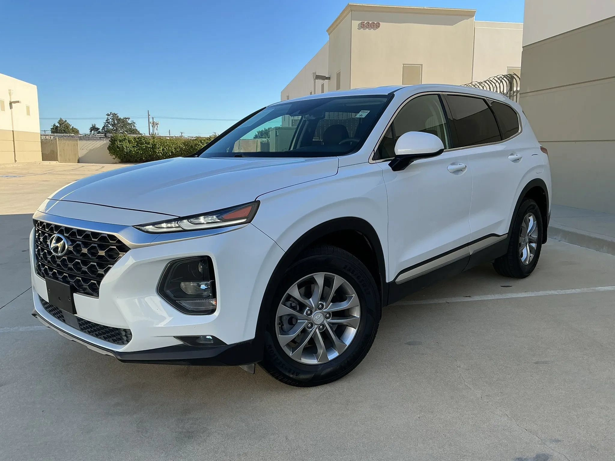 Used 2019 Hyundai Santa Fe SEL FWD image 1