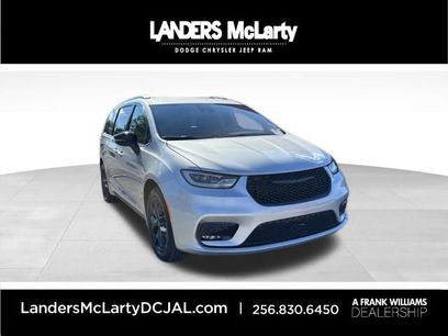 New 2026 Chrysler Pacifica Select w/ S Appearance Package