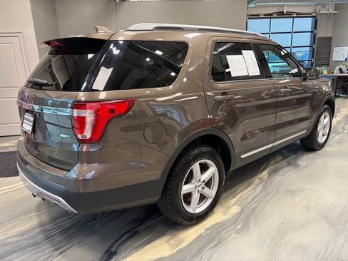 Used 2016 Ford Explorer XLT w/ Equipment Group 202A AWD/4WD image 30