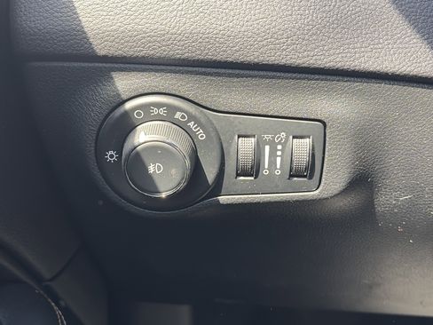 Used 2018 Jeep Compass Latitude w/ Popular Equipment Group AWD/4WD image 26