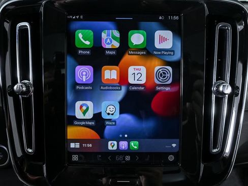 Certified 2025 Volvo XC40 B5 Core image 17