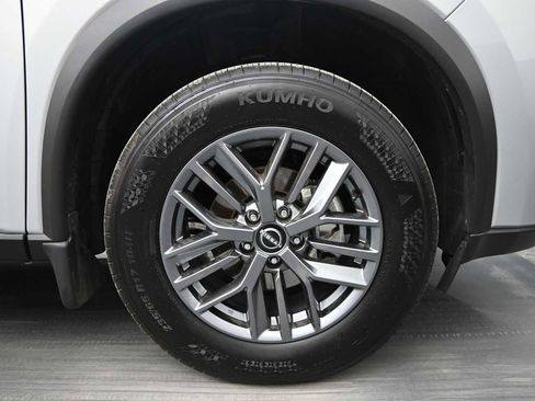 Used 2025 Nissan Rogue S AWD/4WD image 10