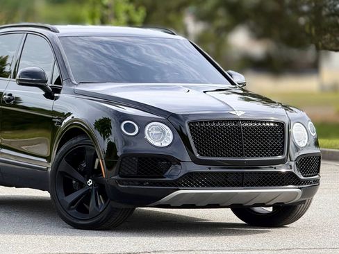 Used 2019 Bentley Bentayga AWD/4WD image 48