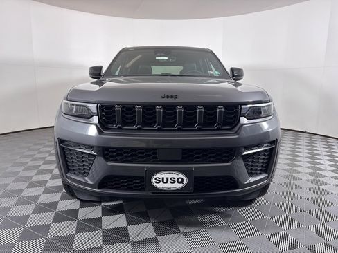 New 2026 Jeep Grand Cherokee Altitude image 2
