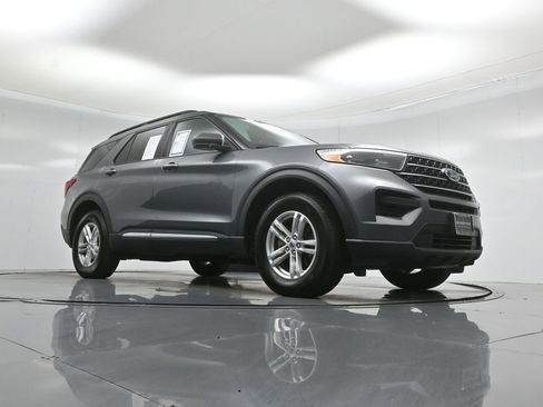 Certified 2022 Ford Explorer XLT w/ Class IV Trailer Tow Package image 50