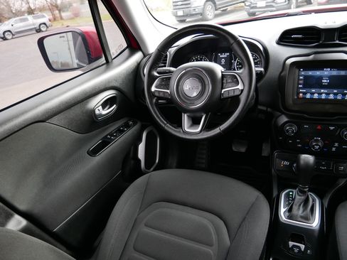 Used 2019 Jeep Renegade Latitude w/ Cold Weather Group image 13