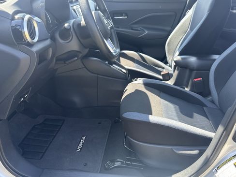 Used 2025 Nissan Versa SV FWD image 9