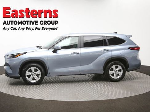 Used 2023 Toyota Highlander LE image 59
