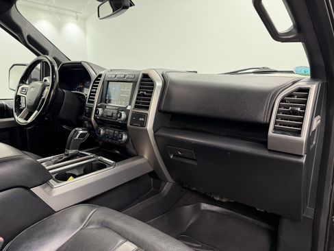 Used 2018 Ford F150 Platinum w/ Equipment Group 701A Luxury image 34