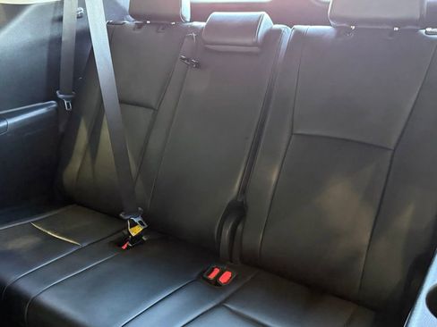 Certified 2024 Toyota Highlander XLE image 35