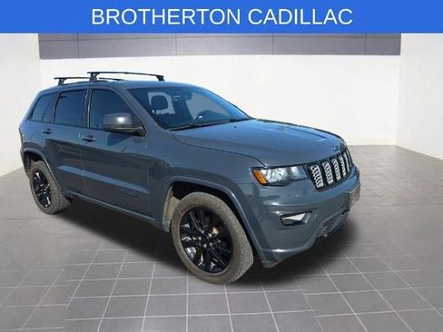 Used 2018 Jeep Grand Cherokee Altitude AWD/4WD image 3