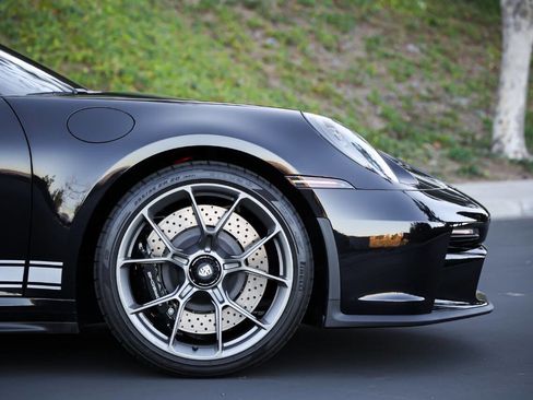 Used 2024 Porsche 911 GT3 image 40