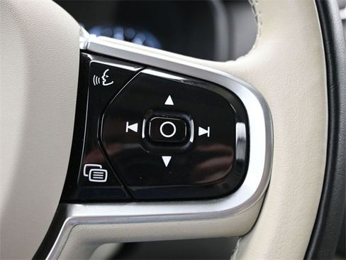 Used 2022 Volvo XC90 T6 Momentum w/ Climate Package image 23