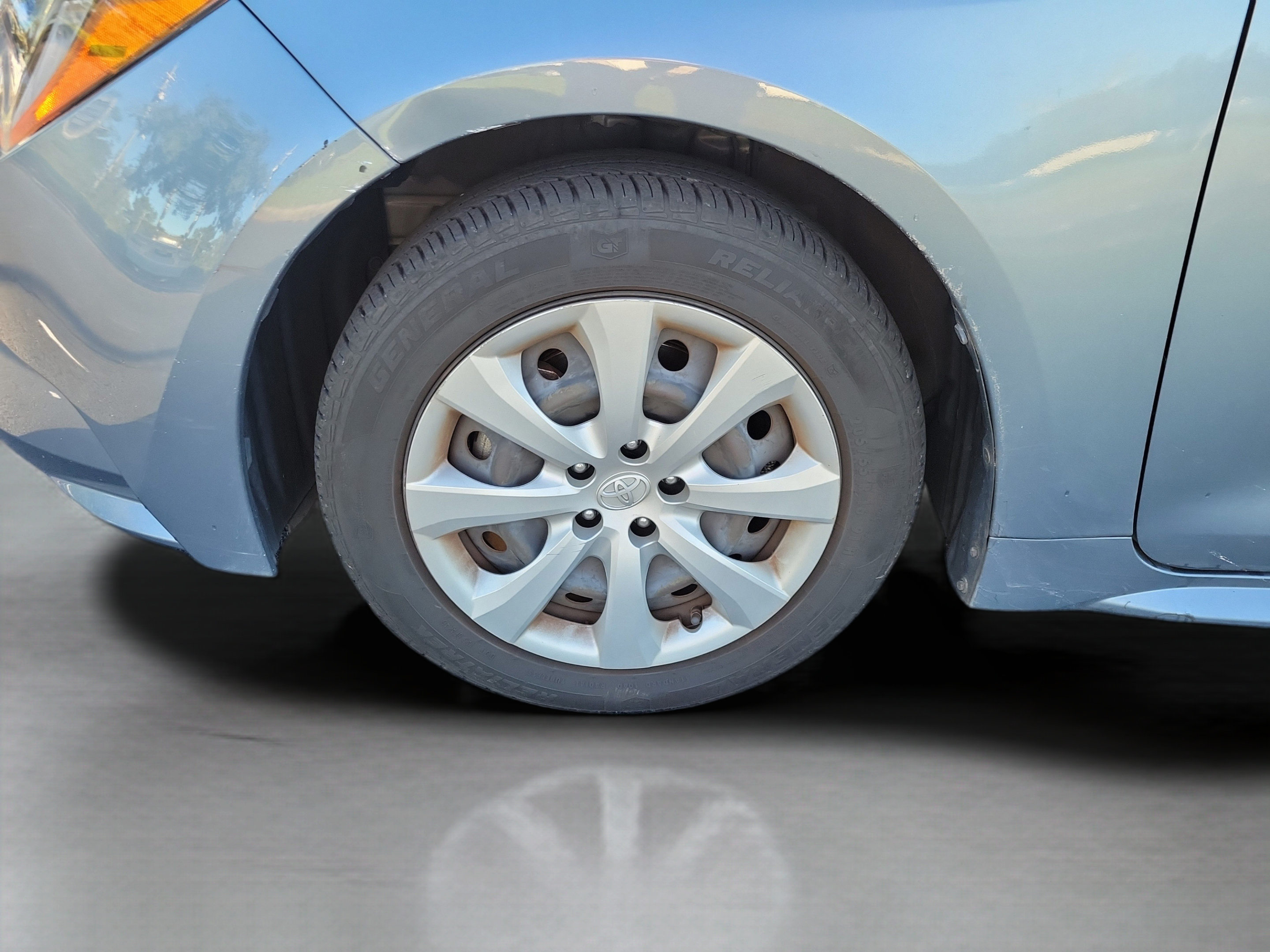 Used 2021 Toyota Corolla LE FWD image 29