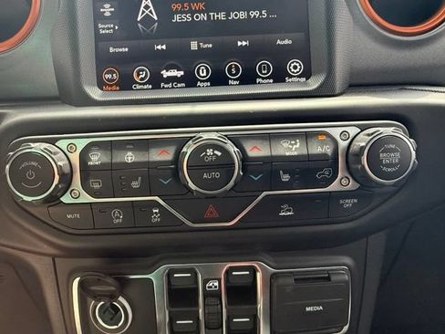 Used 2022 Jeep Gladiator Mojave w/ LED Lighting Group AWD/4WD image 40