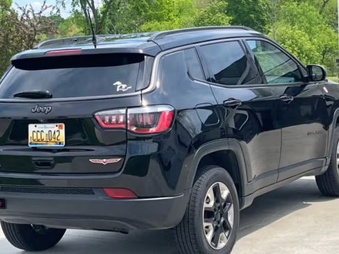 Used 2018 Jeep Compass Trailhawk w/ Leather Interior Group AWD/4WD image 6