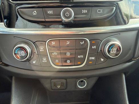 Used 2020 Chevrolet Traverse LT AWD/4WD image 16