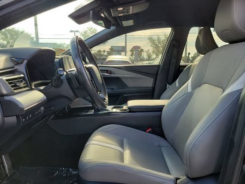 Used 2025 Toyota Camry SE w/ Convenience Package FWD image 20