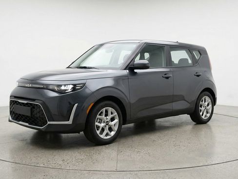 Used 2025 Kia Soul LX w/ LX Technology Package FWD image 3