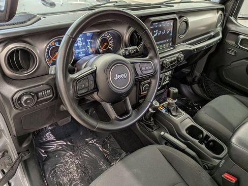 Used 2022 Jeep Wrangler Unlimited Sport image 4