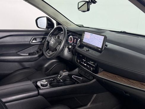 Used 2025 Nissan Rogue Platinum w/ Tech Package AWD/4WD image 32