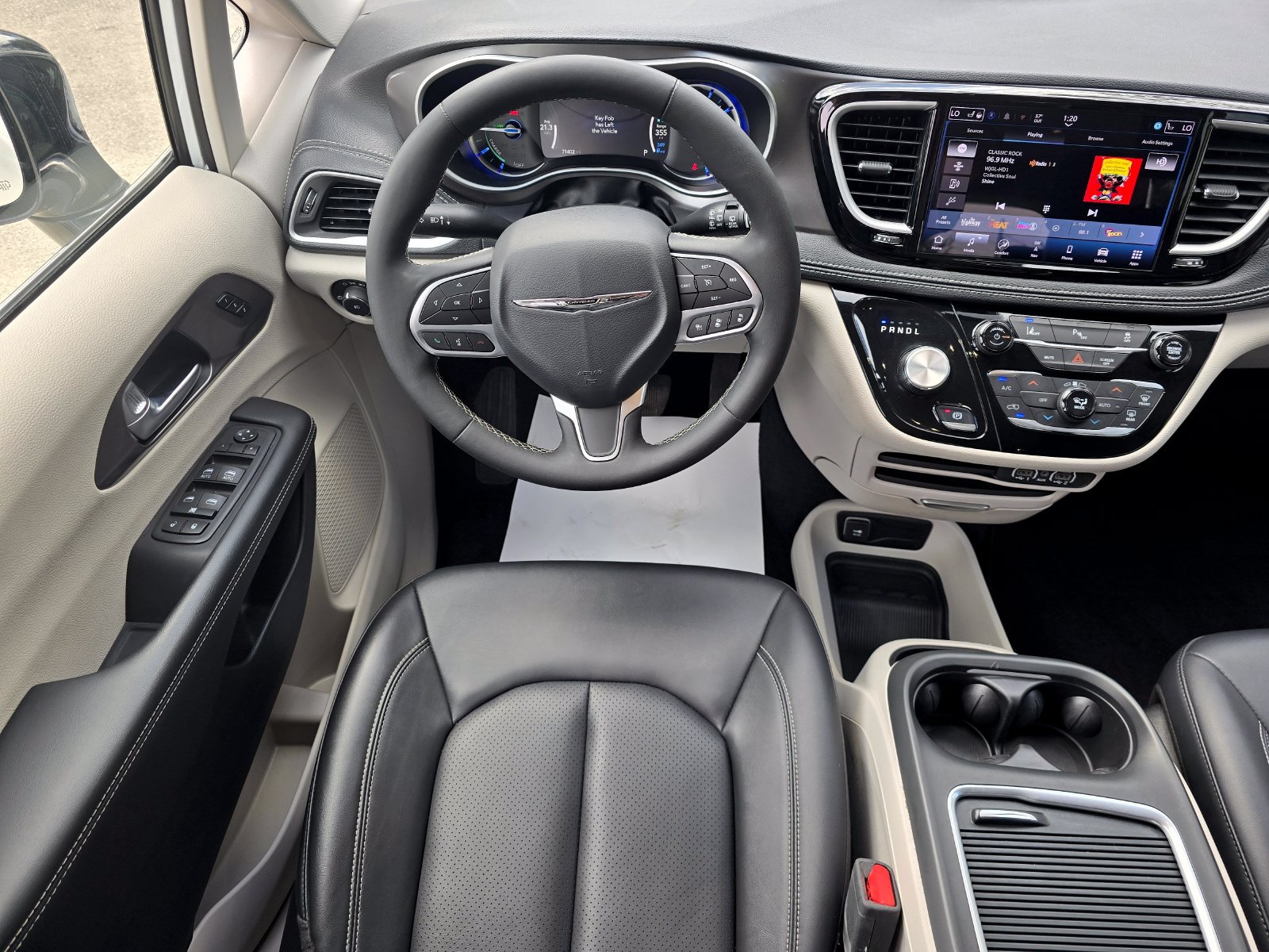 Used 2024 Chrysler Pacifica Limited FWD image 19