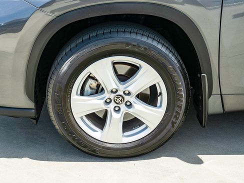 Certified 2025 Toyota Highlander LE AWD/4WD image 10