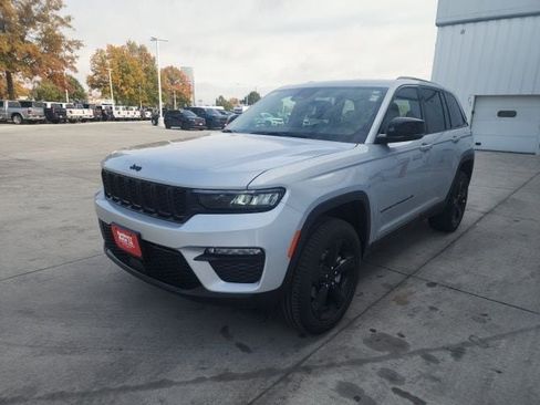 New 2025 Jeep Grand Cherokee Limited w/ Black Appearance Package image 3