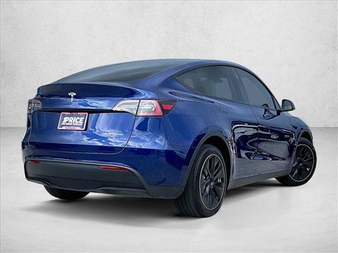 Used 2024 Tesla Model Y Long Range AWD/4WD image 2