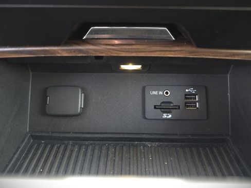 Used 2015 Ford F150 Lariat w/ Equipment Group 501A Mid RWD image 27