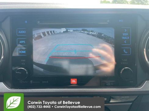 Used 2018 Toyota Tacoma TRD Sport AWD/4WD image 13