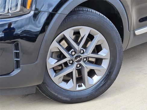 Used 2023 Kia Telluride LX AWD/4WD image 7