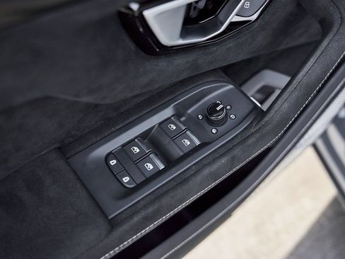 Used 2024 Lamborghini Urus Performante AWD/4WD image 37