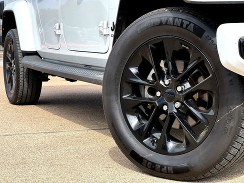 Used 2022 Jeep Gladiator Overland image 2