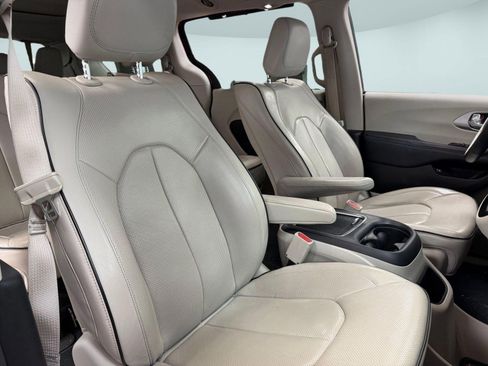Used 2018 Chrysler Pacifica Limited w/ Advanced Safetytec Group image 24