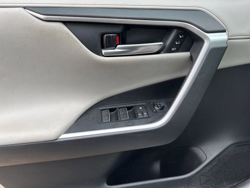 Used 2023 Toyota RAV4 Limited image 13