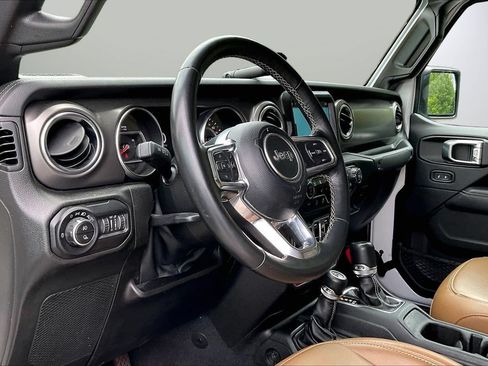 Used 2022 Jeep Gladiator Rubicon w/ LED Lighting Group AWD/4WD image 19