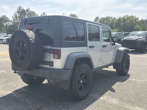 Used 2012 Jeep Wrangler Unlimited Rubicon w/ Connectivity Group AWD/4WD image 6
