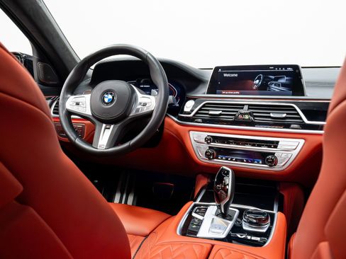 Used 2022 BMW M760i xDrive AWD/4WD image 36