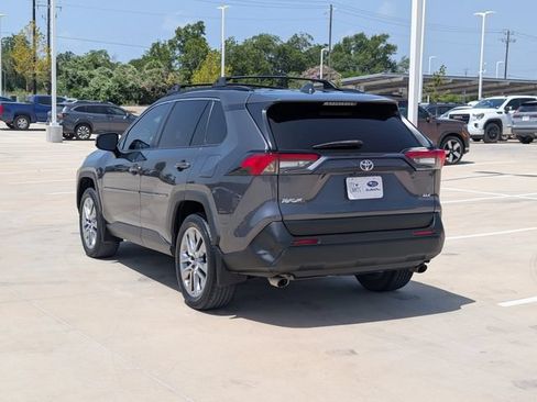 Used 2023 Toyota RAV4 XLE Premium FWD image 4