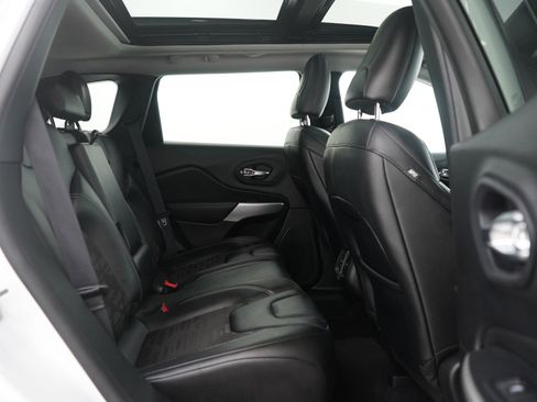 Used 2022 Jeep Cherokee Latitude w/ Sun & Sound Group image 13