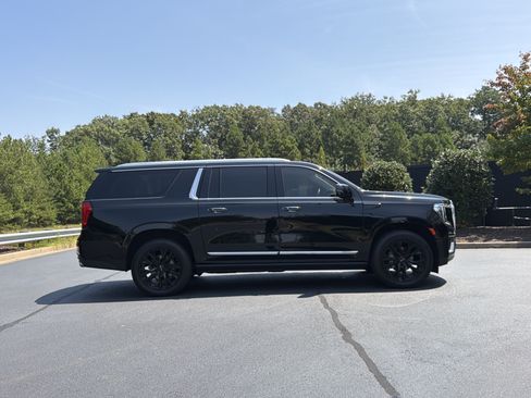 Used 2022 GMC Yukon XL Denali AWD/4WD image 5