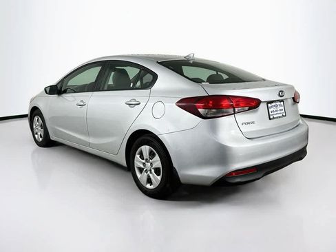 Used 2017 Kia Forte LX FWD image 4