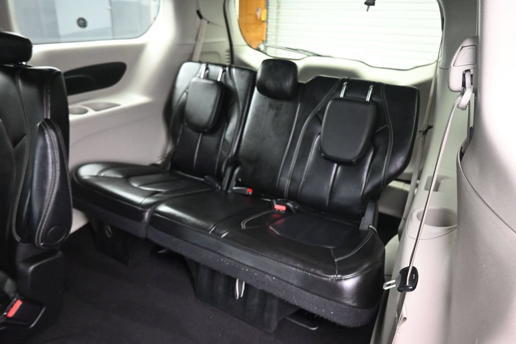 Used 2024 Chrysler Pacifica Touring-L FWD image 40